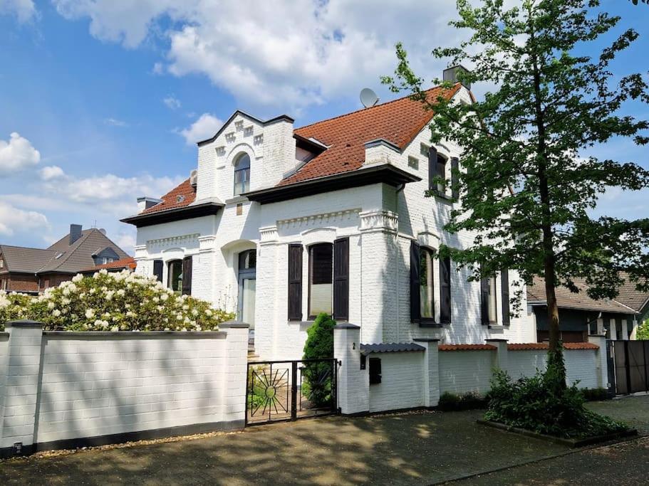 Historische Villa Mit Garten, Luxus Meerbusch Ngoại thất bức ảnh